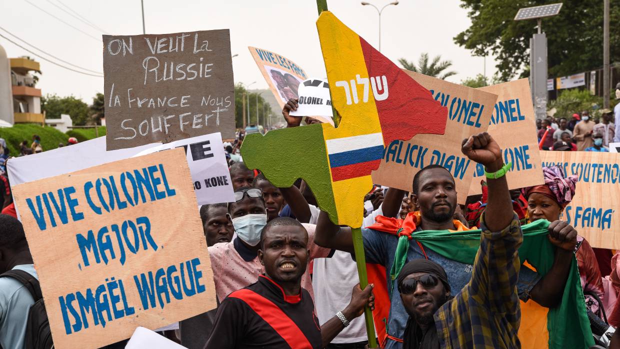 Малийские активисты призвали соотечественников поддержать переходные власти республики Малийские активисты призвали соотечественников поддержать переходные власти республики