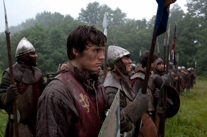 В кино построений нет. /Фото: sam-claflin.com.