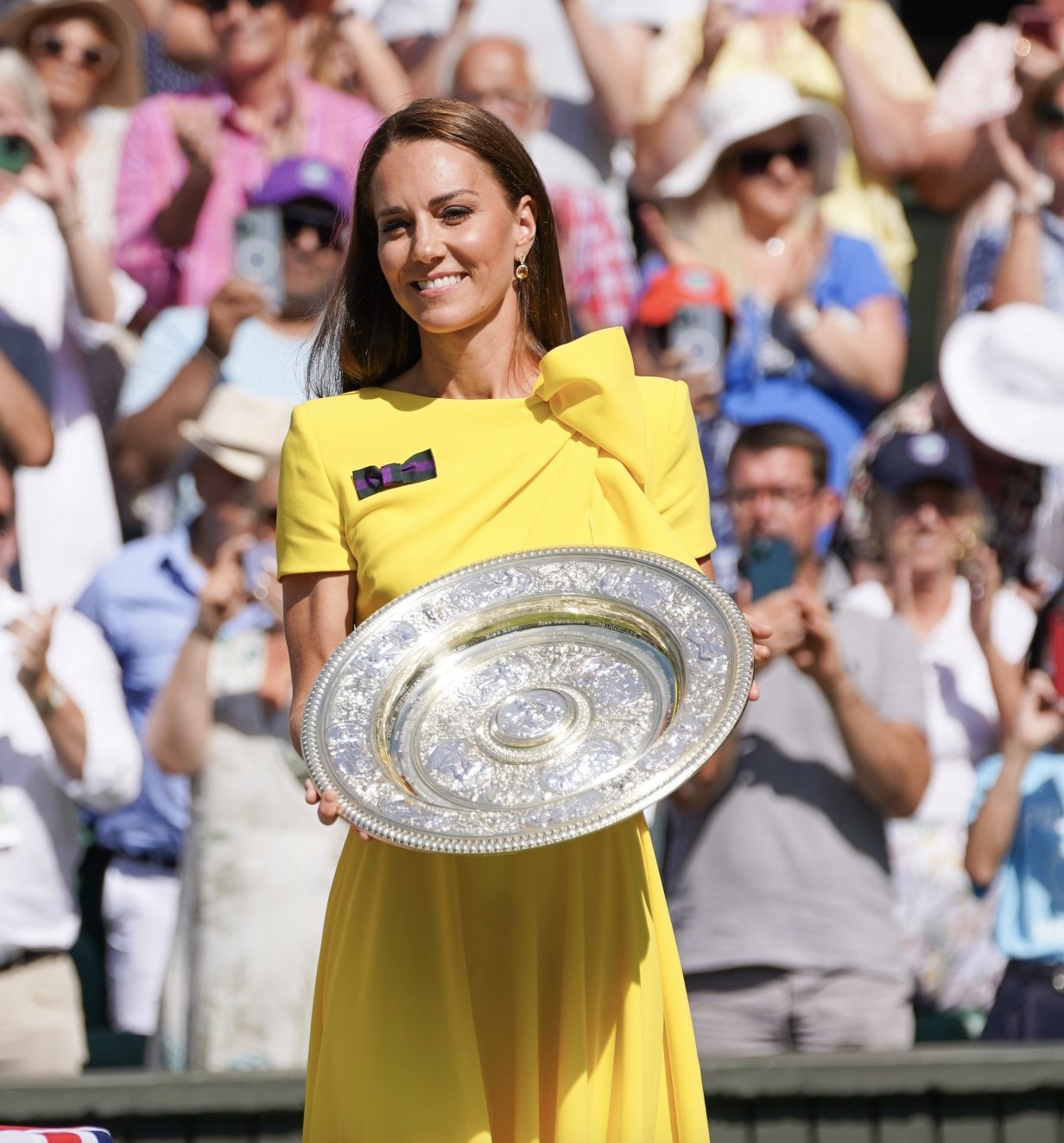 Кейт Миддлтон в ярком платье наградила россиянку, победившую в финале Уимблдона