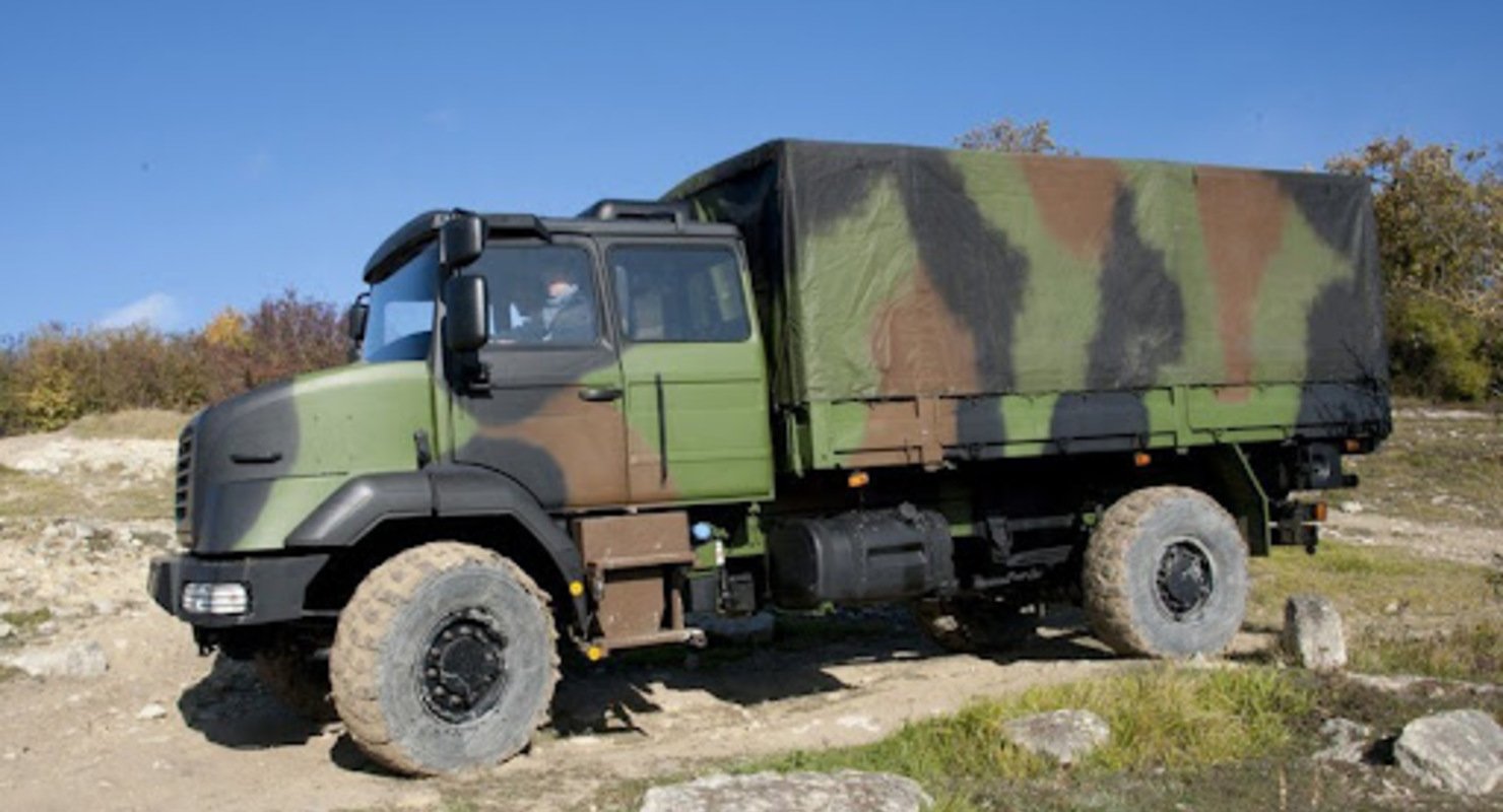 История перехода карьерного грузовика Renault Kerax на военную службу Автомобили