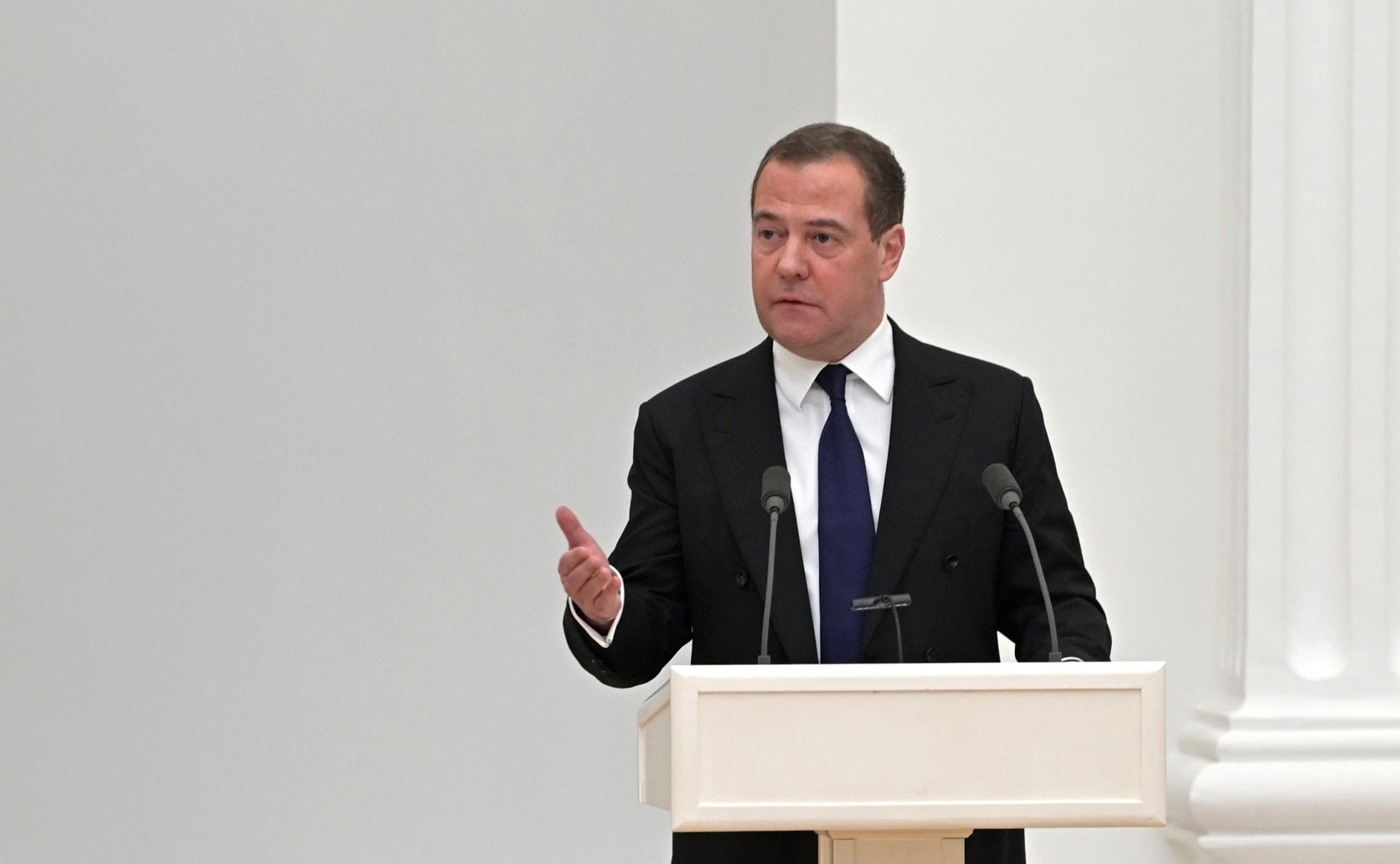 Медведев назвал издевательством над историей попытку назвать послевоенный голод в Молдавии геноцидом