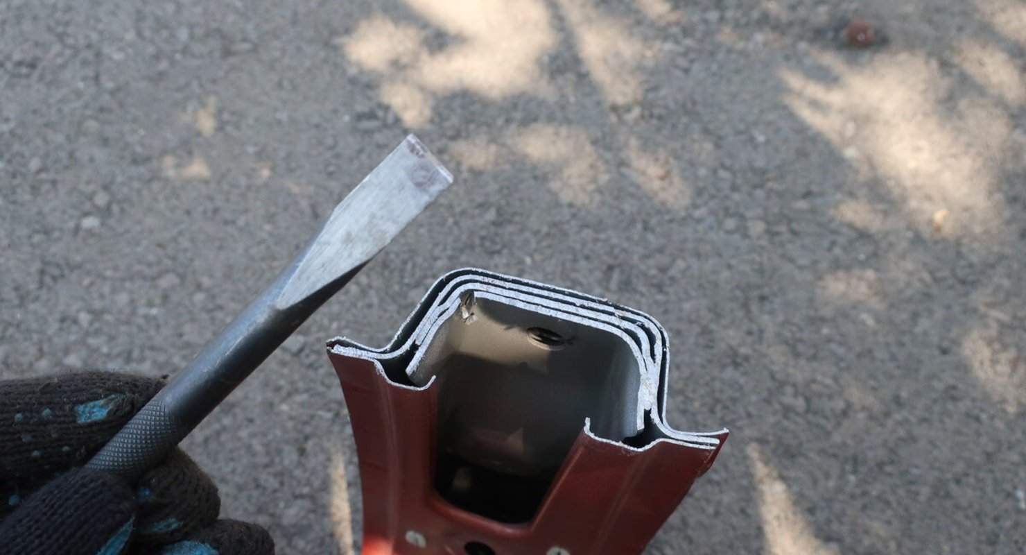 Владелец Lada Vesta при помощи зубила сравнил твёрдость металла отественного авто с VW Polo Sedan