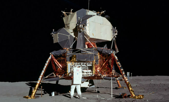 В 1976 году стажер НАСА купил архив пленок. Через 40 лет пленки решили посмотреть и нашли там оригинал высадки на Луну Культура