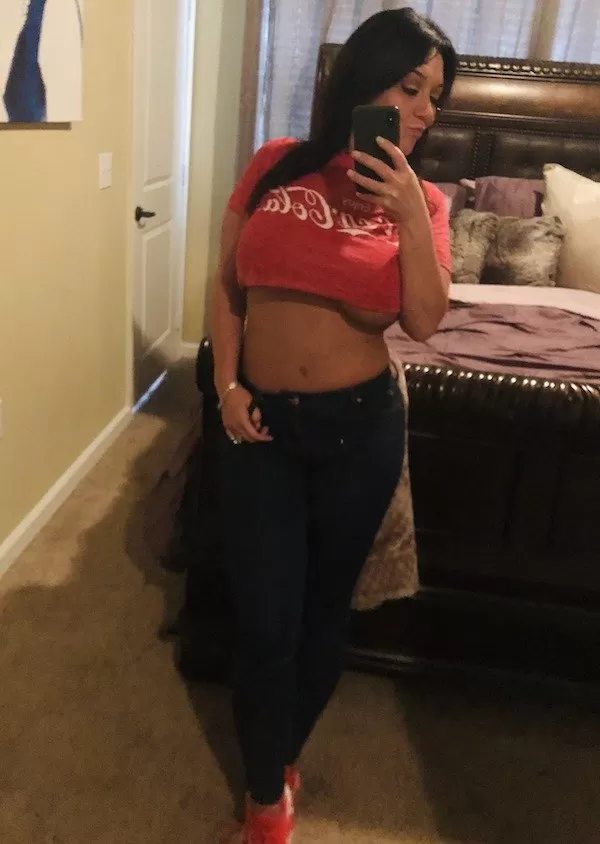 фото красивых девушек, которые забыли надеть лифчик