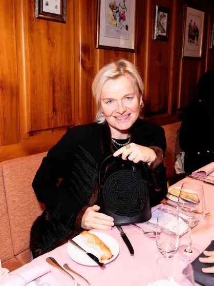 «Вам нужен дневной свет, милочка»: Барбара Штурм раскритиковала SPF и ретинол, вызвав гнев дерматологов