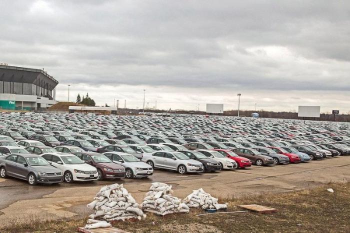 Кладбище новых Volkswagen в пустыне  