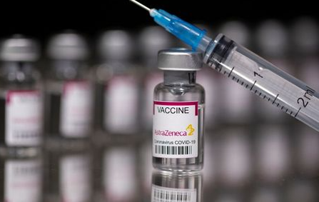 A vial labelled "Astra Zeneca COVID-19 Coronavirus Vaccine" and a syringe are seen in this illustration taken March 10, 2021. REUTERS/Dado Ruvic/Illustration