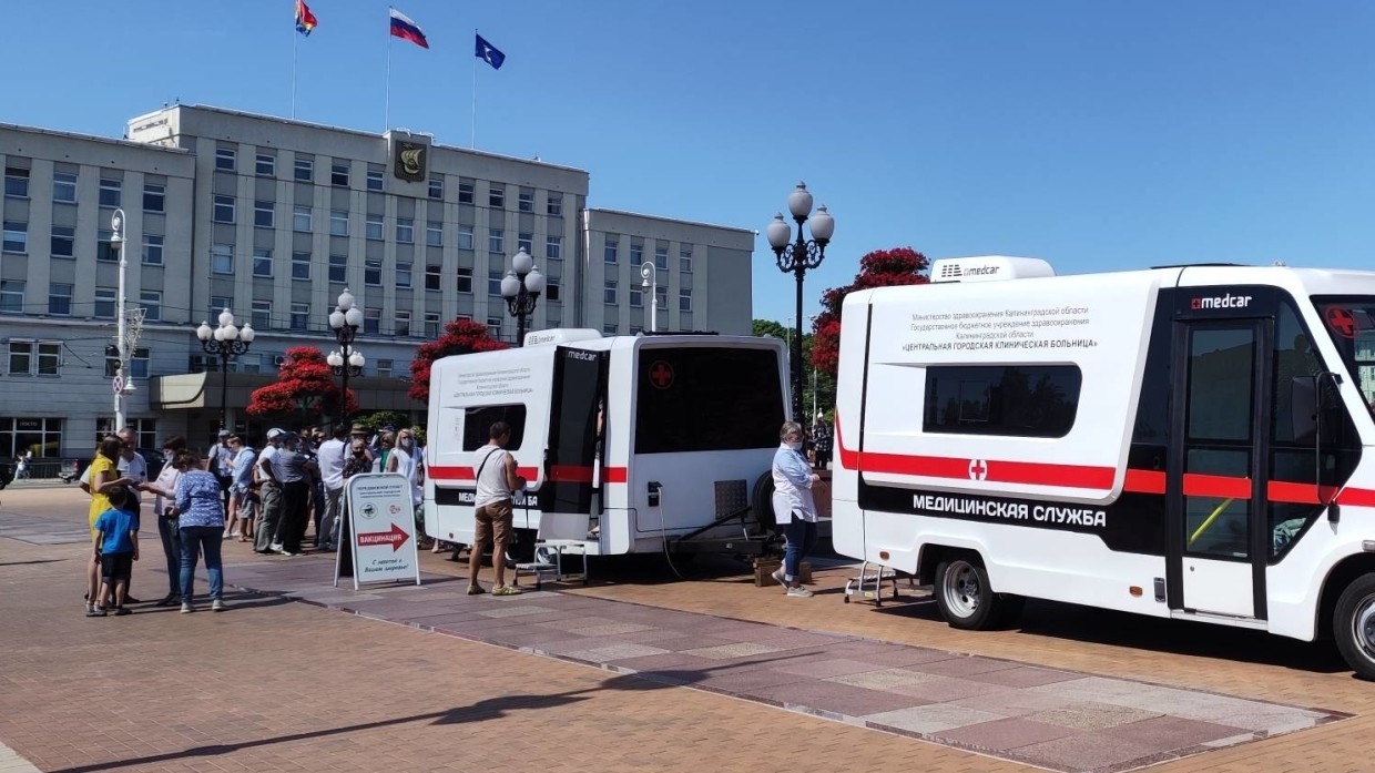 Ученый объяснил зависимость числа волн коронавируса от вакцинации