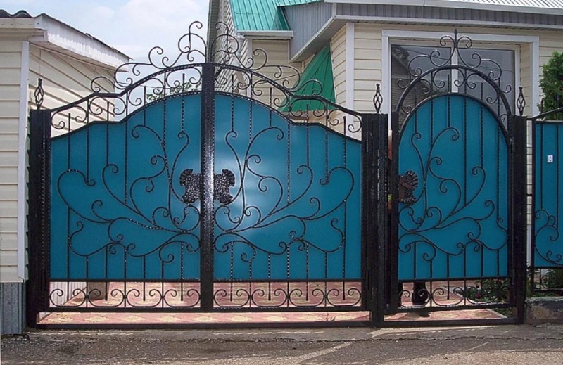 Фото ворот с калиткой с элементами ковки фото