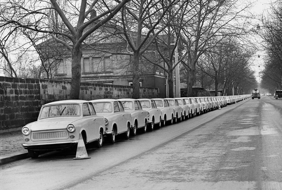 Годовщину падения Берлинской стены отметили парадом культовых Trabant дороги,Марки и модели,ретро