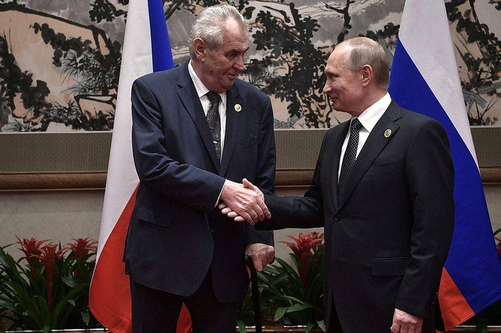Президент Чехии Земан пригрозил не приехать в Москву на День Победы