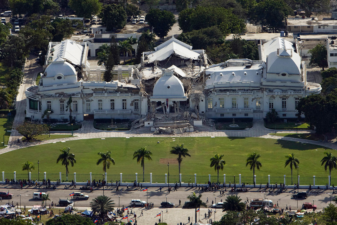 Президентский дворец после землетрясения