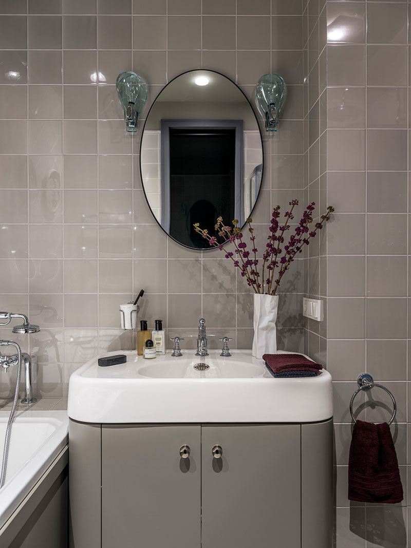 Глубокие оттенки и спрятанная спальня: необычная квартира студентки в Москве интерьер и дизайн