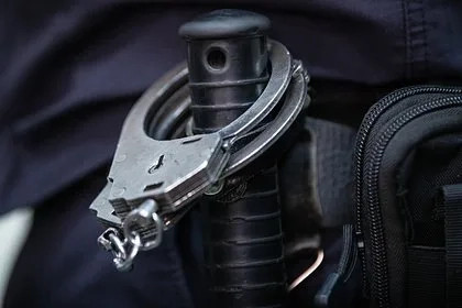 24-летнюю надзирательницу поймали во время секса с заключенным в подсобке