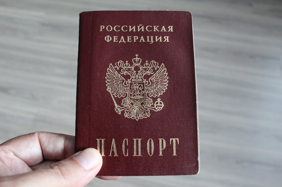 Жители Донбасса массово принимают гражданство России в Ростовской области