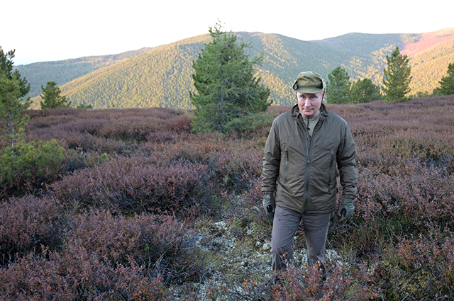 Рыбалка, медведи и ночевка в палатках: как Владимир Путин провел отпуск в Сибири Новости