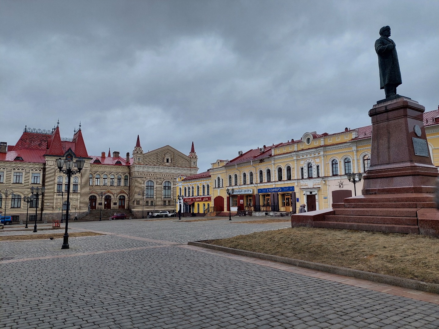 Рыбинск, Красная площадь / фото Natalya Dolidenok