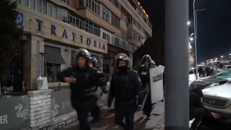 Силовики продолжают зачистку в Алма-Ате