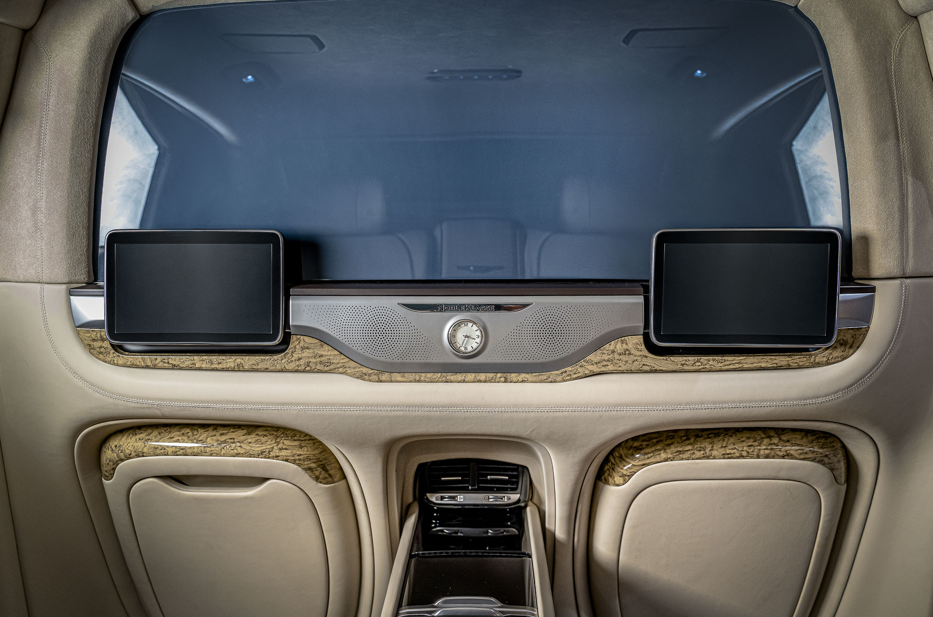 Единственный в России лимузин Genesis G90L с заводской перегородкой продают за пять миллионов рублей Новости