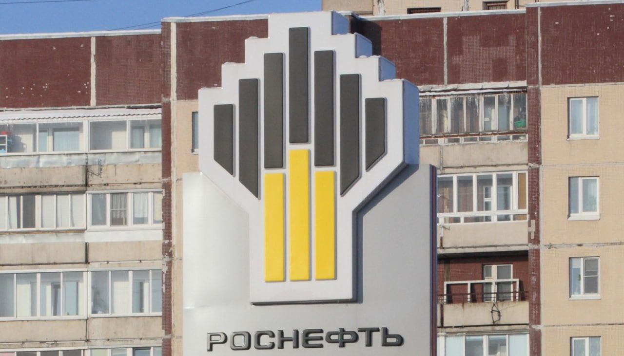 Евросоюз разрешит «Газпром нефти» и «Роснефти» перевозить сырье в третьи страны