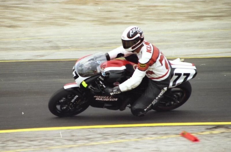 Непривычные Harley-Davidson - как американцы заказывали моторы у Porsche и пробовали строить супербайки Непривычные Harley-Davidson - как американцы заказывали моторы у Porsche и пробовали строить супербайки мото