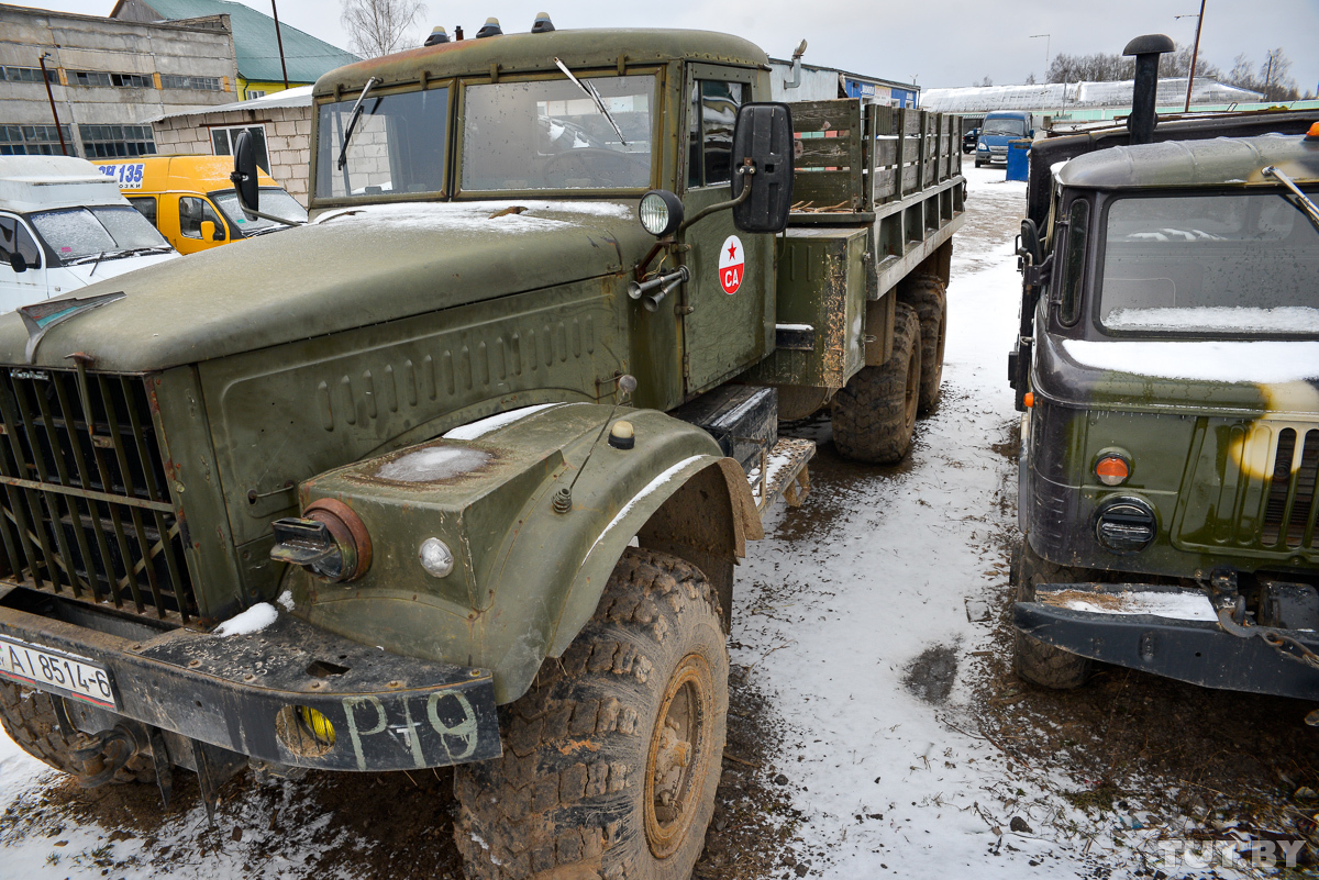Неизлечимо болен грузовиками. Как Дмитрий в Горках коллекционирует советские военные тяжеловозы
