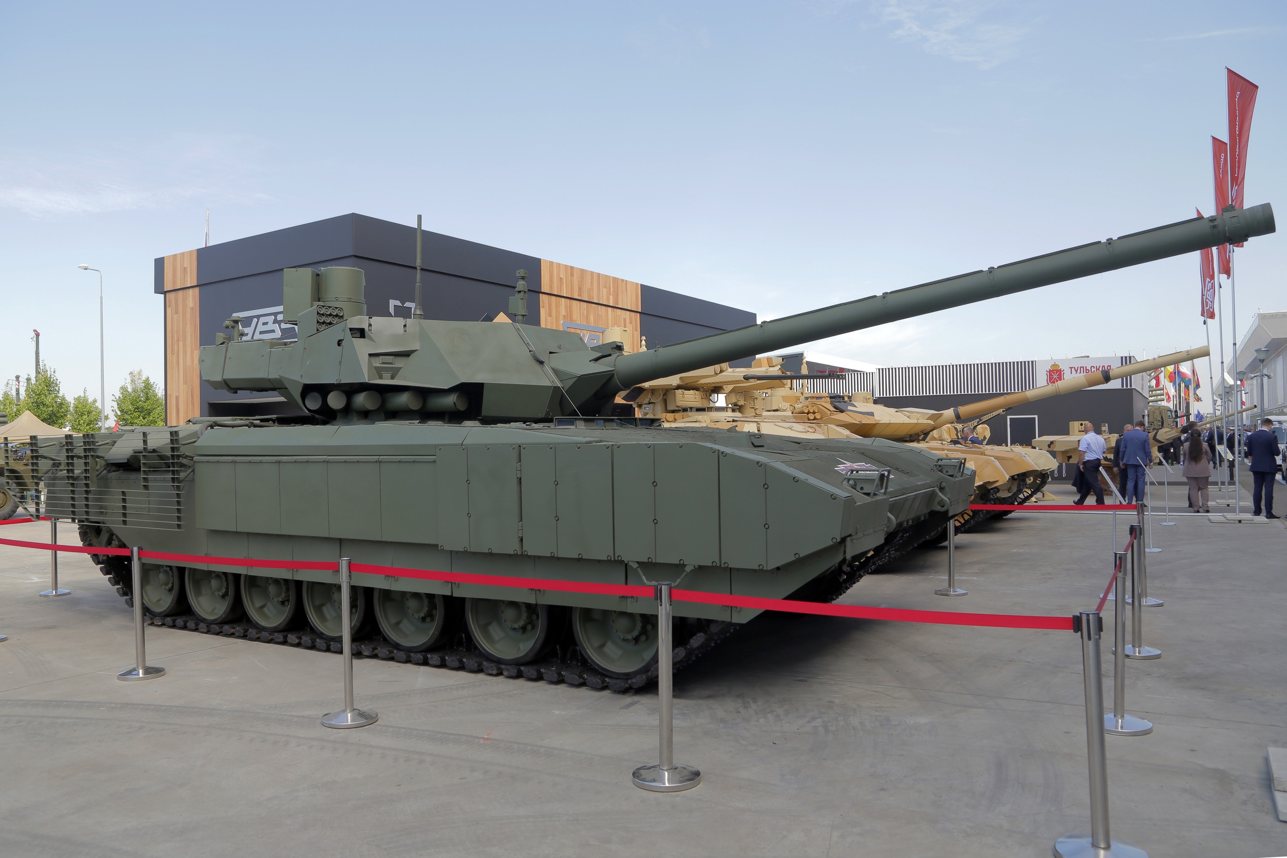 У танков Т-62М и Т-14 "Армата" - разное предназначение оружие,танки
