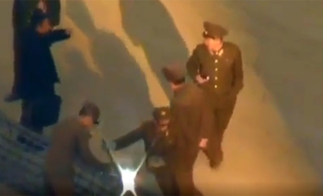 Турист случайно снял как работают на стройке в Северной Корее: видео Турист случайно снял как работают на стройке в Северной Корее: видео видео, снять, Северной, темпами, видео На, сваркой, занимались, стахановскими, офицера, объекте, другом, редкое, первую, защитного, туристу, Пхеньяне, возводятся, здания, очередь, удалось