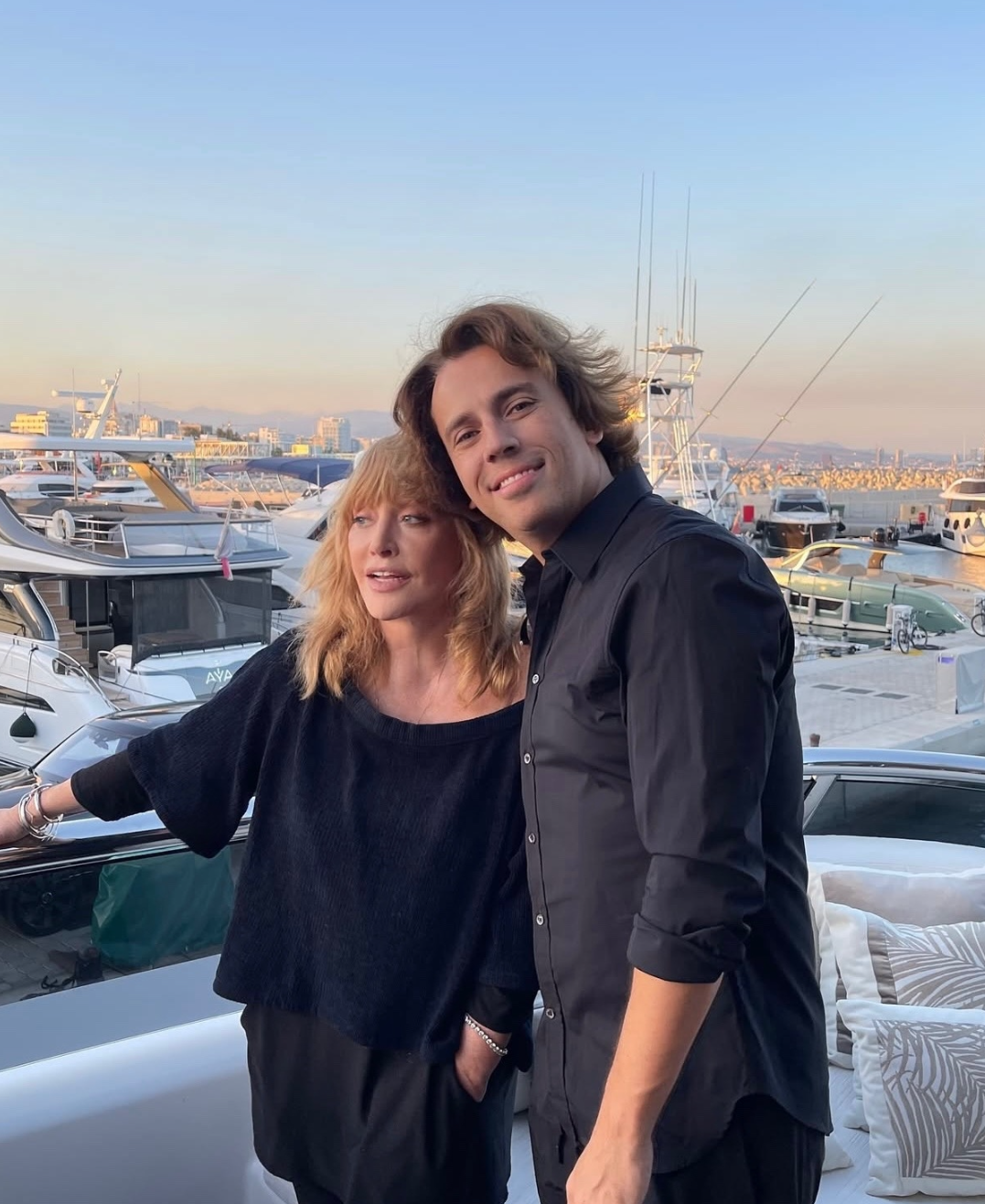 Признаются в любви и публикуют совместные фото: как бывший и нынешний мужья поздравили Аллу Пугачеву с днем рождения Признаются в любви и публикуют совместные фото: как бывший и нынешний мужья поздравили Аллу Пугачеву с днем рождения Пугачева, Галкин, Максим, певица, Киркоров, также, Киркорова, время, Пугачевой, Примадонне, замуж, поздравил, вышла, часть, артиста, когда, после, развода, жизни, последнее