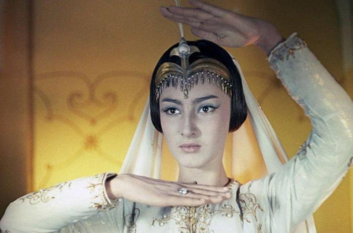 Царевна Будур в кадре и за кадром: Как сложилась судьба главной героини «Волшебной лампы Аладдина» Царевна Будур в кадре и за кадром: Как сложилась судьба главной героини «Волшебной лампы Аладдина» актриса,Додо Чоговадзе ,кино и тв,наши звезды,фильм,шоу,шоубиz,шоубиз