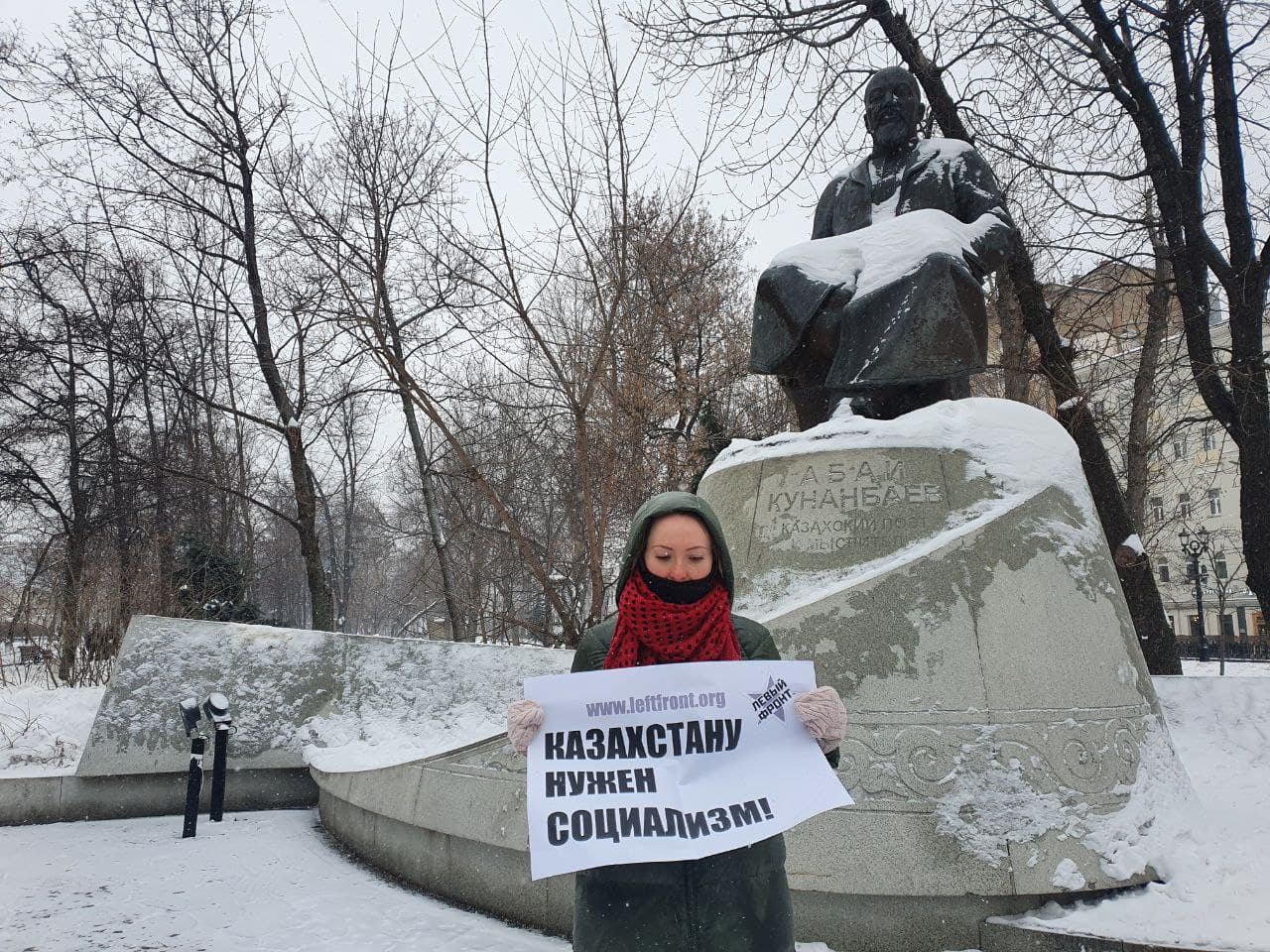 В Москве прошли пикеты в поддержку протестующих в Казахстане Казахстана, в Казахстане, Левого, пикетов, участники, акций, 5 января, Фронта, там горят прокуратура, народных, и выполнение, на уступки, пойти, власти, заставить, могут, действия, протестные, солидарные, массовые