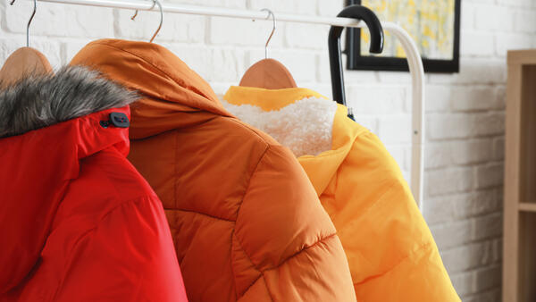 Как постирать куртку дома и не испортить ее — выверните наизнанку и не забудьте про полотенце - похожая новость на Toplenta