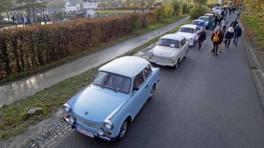 Годовщину падения Берлинской стены отметили парадом культовых Trabant дороги,Марки и модели,ретро