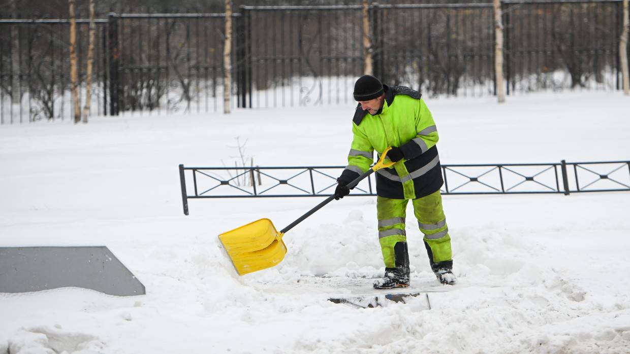 Хаос в работе коммунальных служб Петербурга спровоцировал в городе снежный коллапс