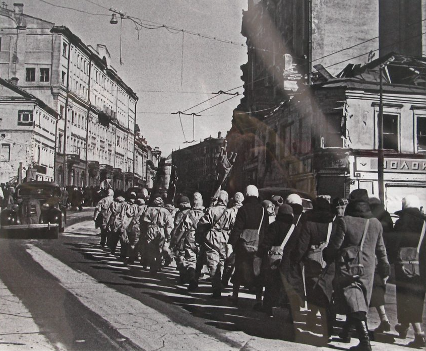 Москва летом 1941. Москва 1941 год. Улицы Москвы 1941. Тверская улица 1941 год.