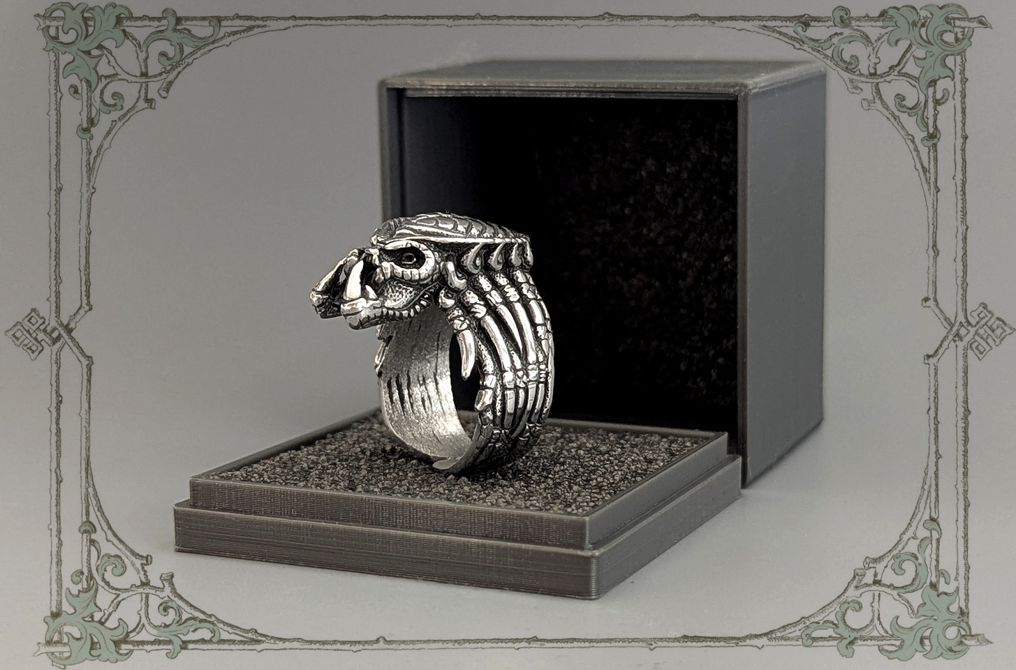 Кольцо Хищник в подарочном футляре: идеальный презент