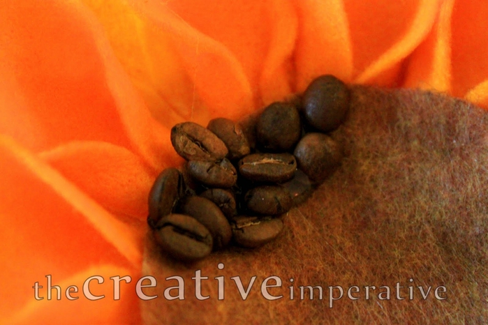 Подсолнухи из кукурузных листьев с кофейными зернами, Подсолнухи из кукурузных листьев с кофейными зернами, сделай сам,Хенд мейд,цветы из фетра