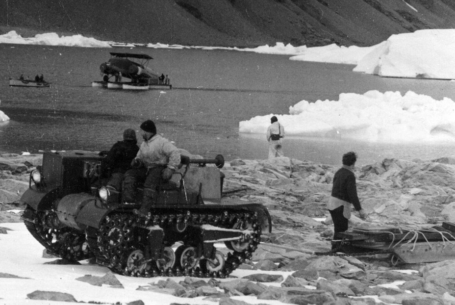 ​T3E4 Tracked Light Tractor в Антарктике, Восточная база, остров Стонингтон, 1940 год - Броня для американской кавалерии | Военно-исторический портал Warspot.ru