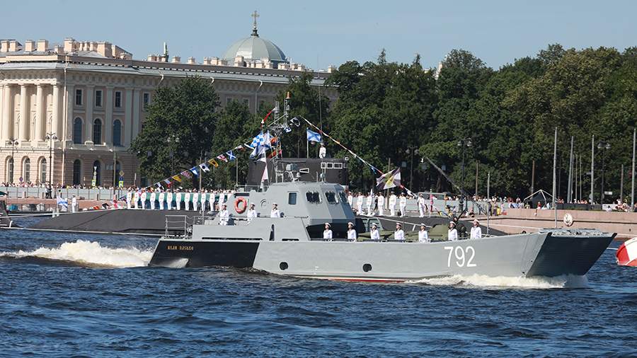 Мишустин поручил силовым ведомствам обеспечить безопасность на главном параде ВМФ