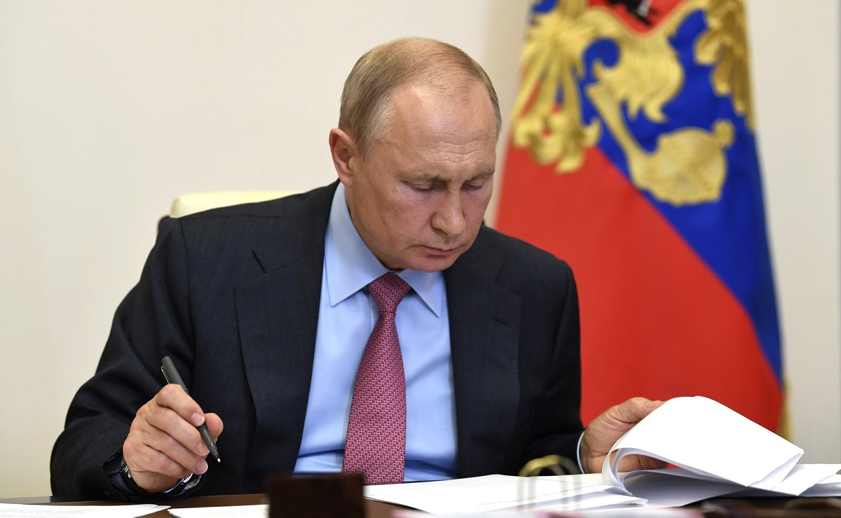 Кремль: Путин подписал указы о помиловании осуждённых, участвовавших в обмене