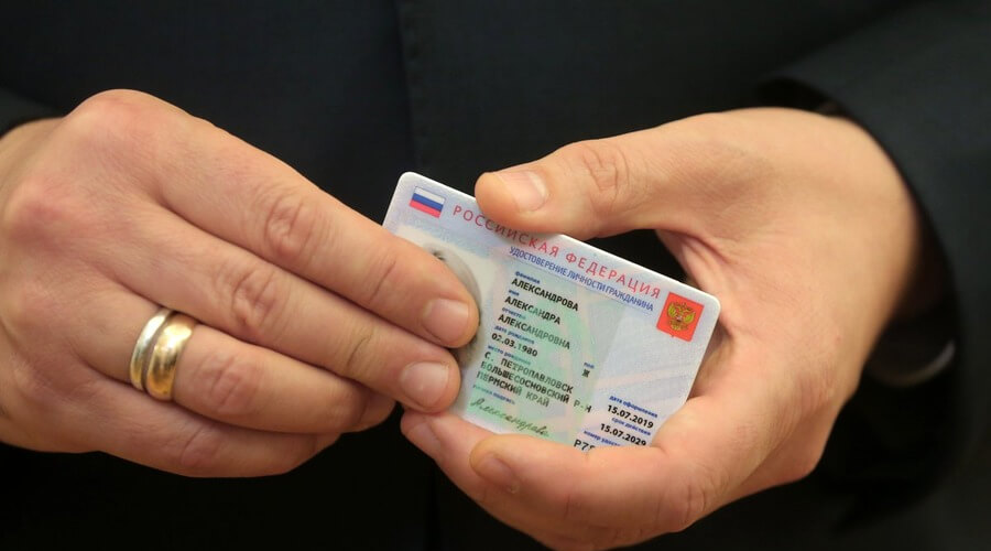 Тысячи россиян проголосовали «против» документа Путина о введении электронных паспортов с отпечатками пальцев