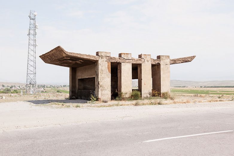 Советские автобусные остановки в объективе канадского фотографа 