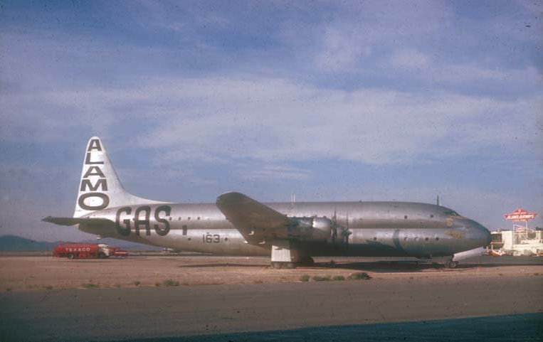Lockheed R6V Constitution в роли рекламного биллборда компании Alamo Airways. Фото: Golet Air & Space Museum
