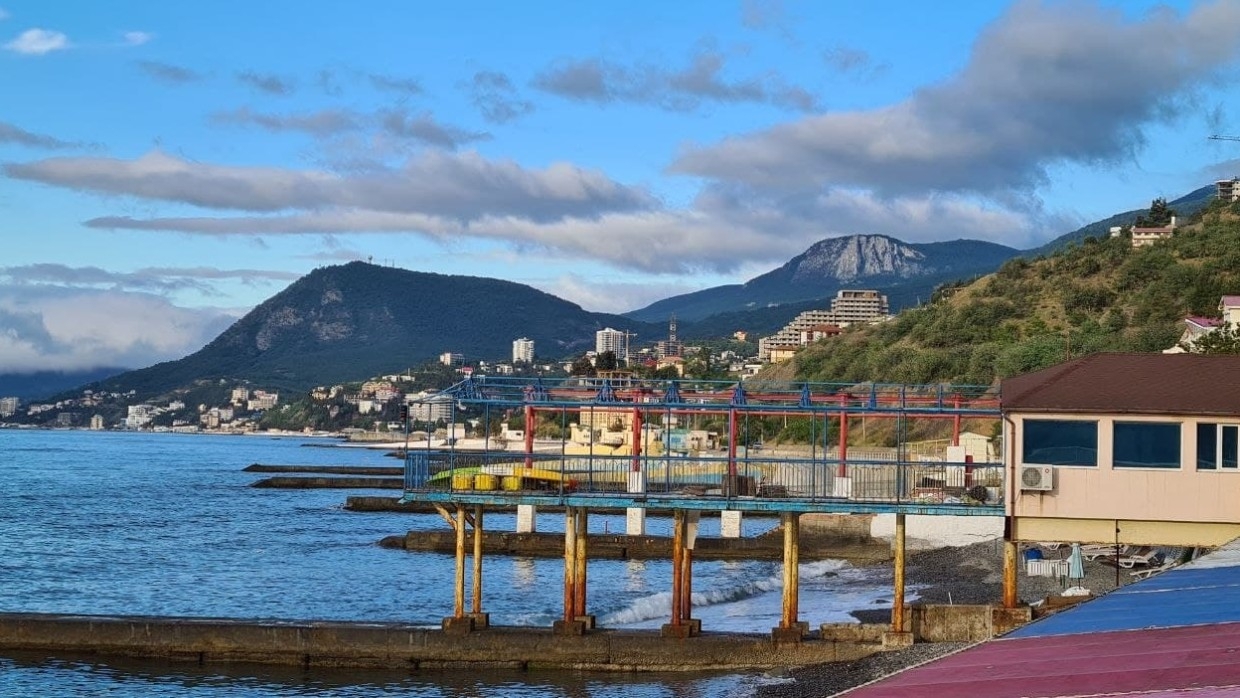 Аксенов назвал рекордным число отдохнувших в Крыму туристов в 2021 году