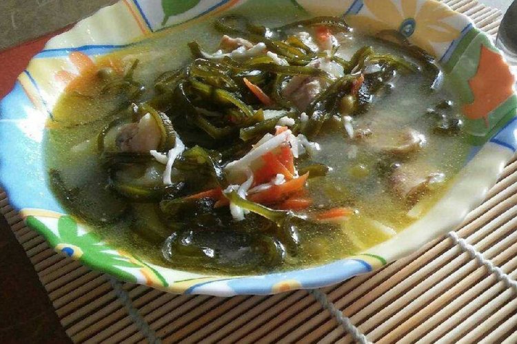 Суп с морской капустой и яйцом