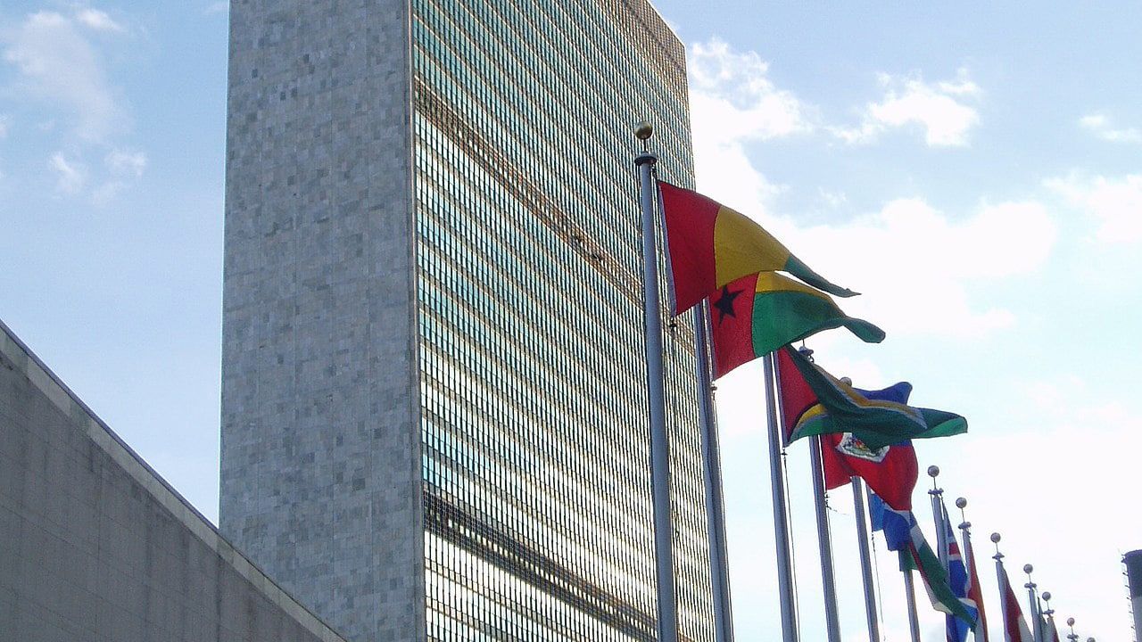 Дипломат Дробинин заявил о обсуждении вопроса о переносе штаб-квартиры ООН