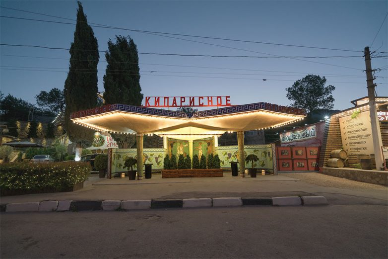 Советские автобусные остановки в объективе канадского фотографа 