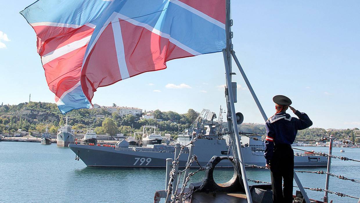 Свыше 20 кораблей ВМФ РФ направились на учения в Черное море
