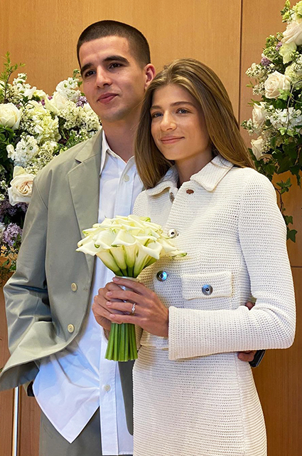 Официально: Саша Новикова и Федук опубликовали первое фото со свадьбы Звездные пары