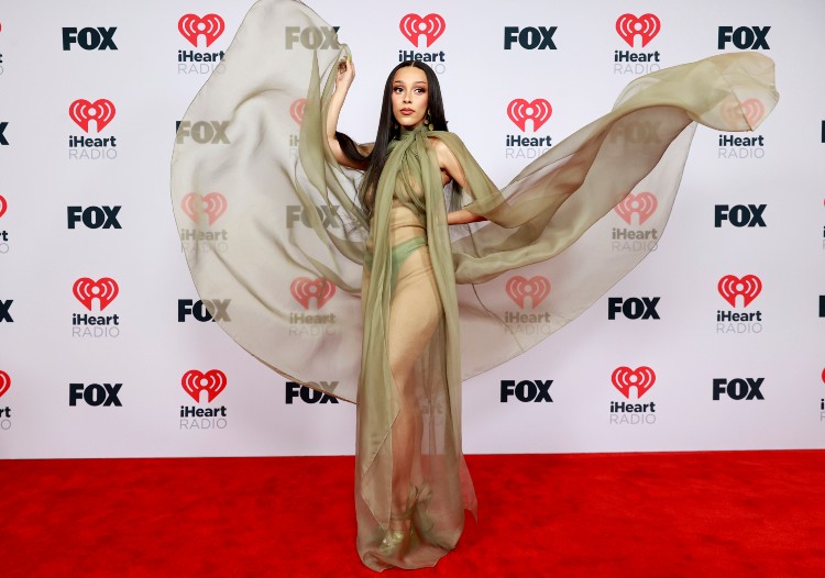Меган Фокс, Ариана Гранде, Элтон Джон и другие на премии iHeartRadio Music Awards 2021 Меган Фокс, Ариана Гранде, Элтон Джон и другие на премии iHeartRadio Music Awards 2021 Звезды,Красная дорожка